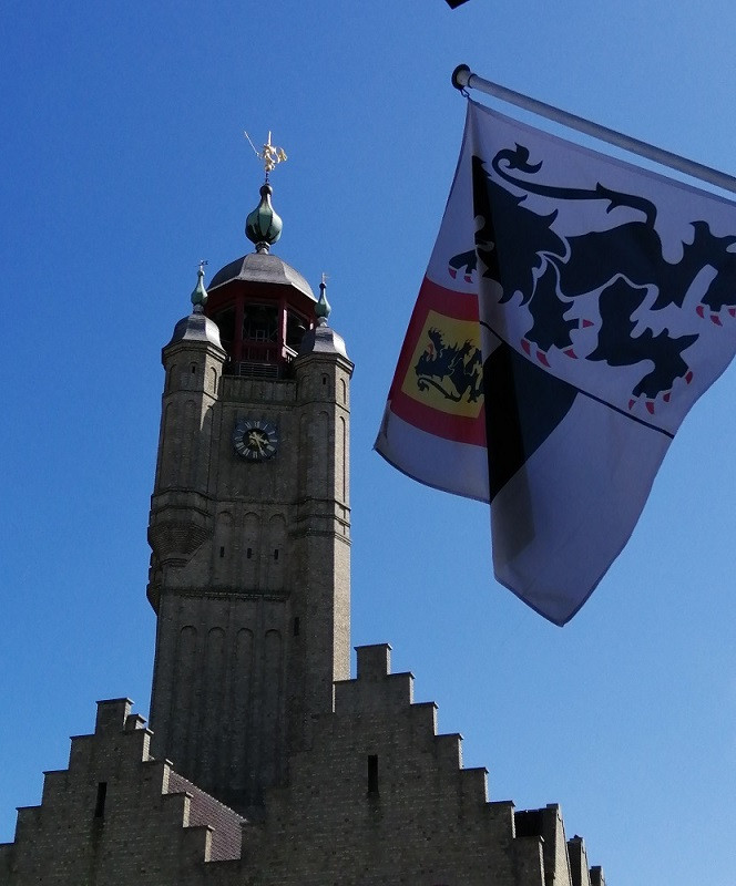 beffroi-bergues-drapeau-